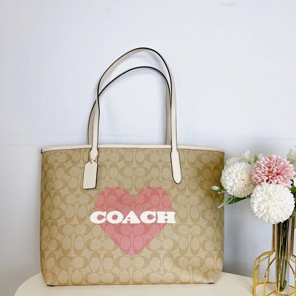 Coach CP052 City Tote In Signature Canvas IN Light Khaki Chalk Multi - Picture 2 of 7